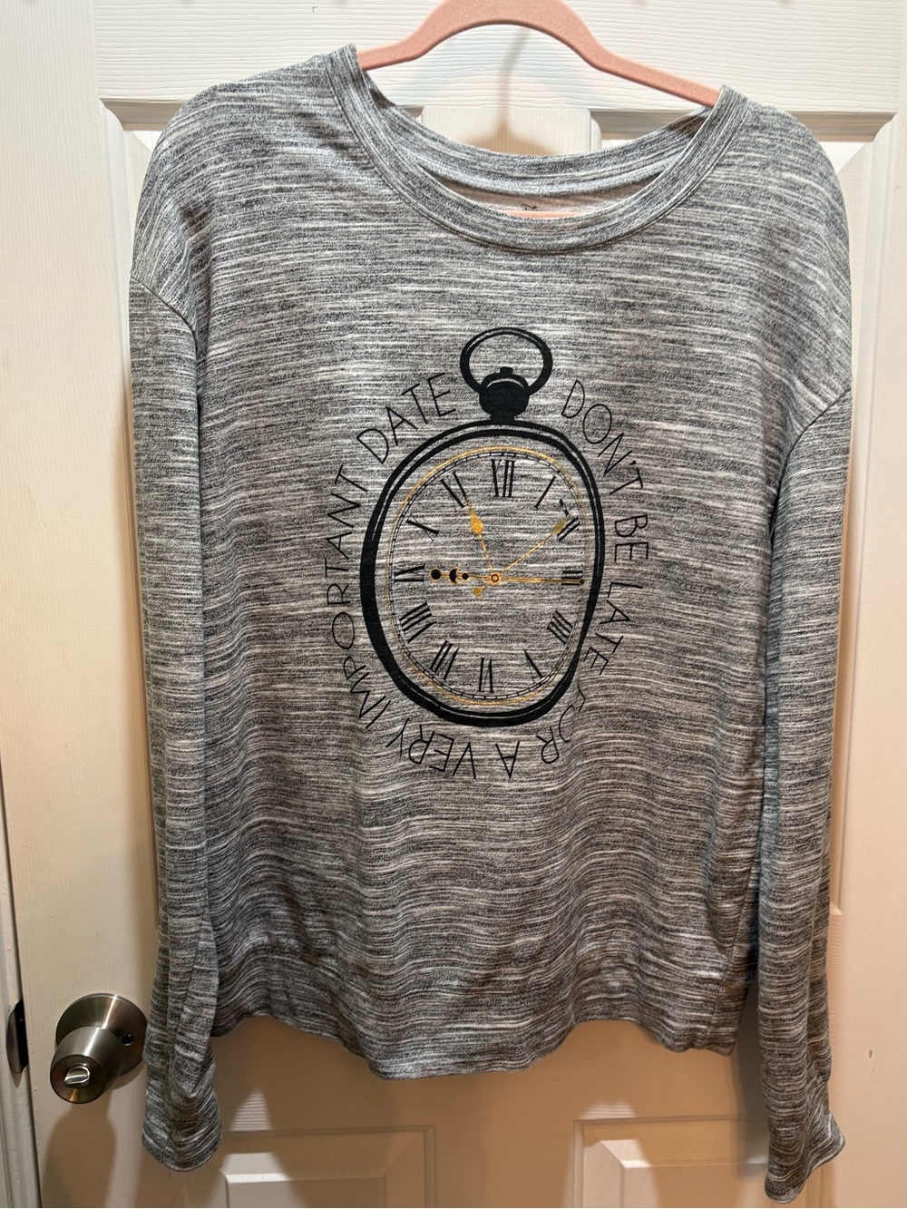 Disney women’s XL Gray Marled Long-Sleeve Pocket Watch Graphic Shirt